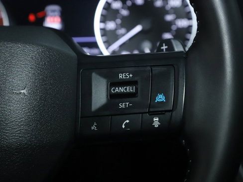 Certified 2025 Nissan Rogue SV image 23