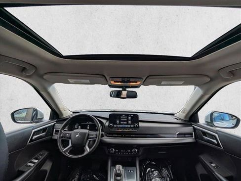 Used 2023 Mitsubishi Outlander SE image 19