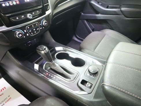 Used 2020 Chevrolet Traverse LT FWD image 20