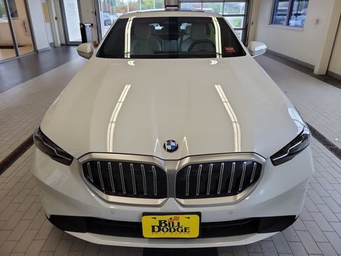 Used 2024 BMW 530i xDrive w/ Premium Package AWD/4WD image 2