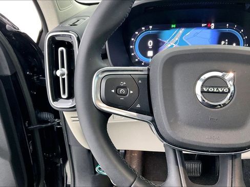 Used 2023 Volvo XC40 B5 Plus w/ Protection Package Premier image 27