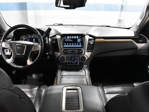 Used 2020 GMC Yukon XL Denali w/ Denali Ultimate Black Edition image 9