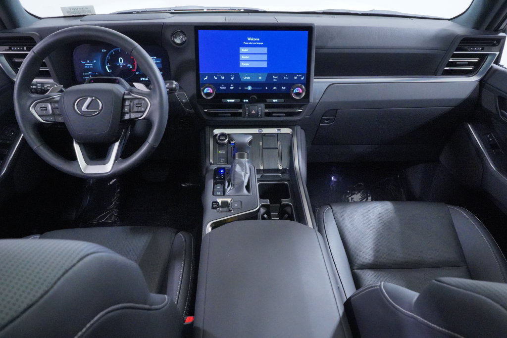 Used 2024 Lexus GX 550 w/ Cold Area Package AWD/4WD image 18