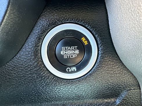 Used 2022 RAM 1500 Laramie AWD/4WD image 33