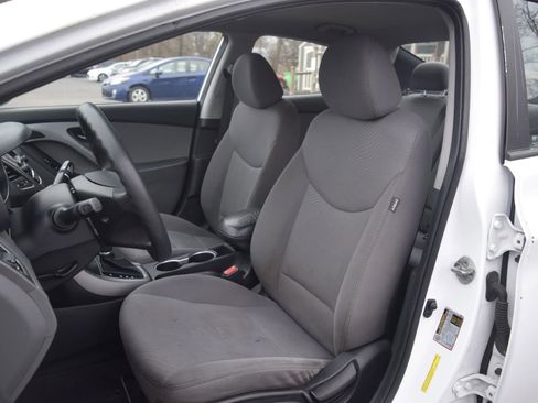 Used 2016 Hyundai Elantra SE image 10