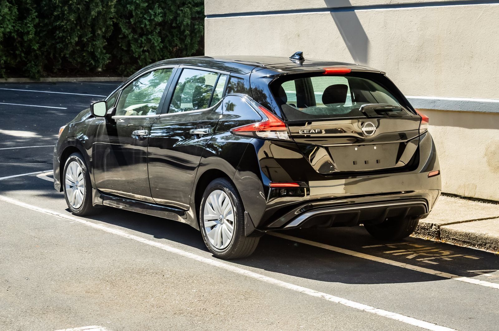 Used 2025 Nissan Leaf S FWD image 5