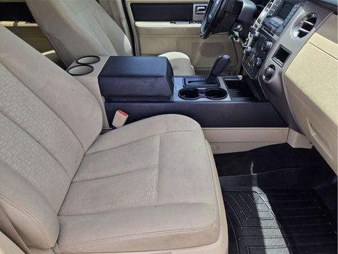 Used 2016 Ford Expedition XLT RWD image 12