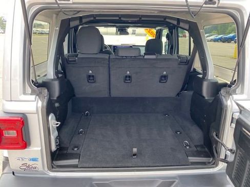 Used 2024 Jeep Wrangler Unlimited Sahara image 26