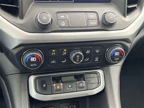 Certified 2023 GMC Acadia SLE w/ Driver Convenience Package image 21