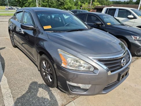 Used 2015 Nissan Altima 2.5 S w/ Sport Value Package FWD image 1