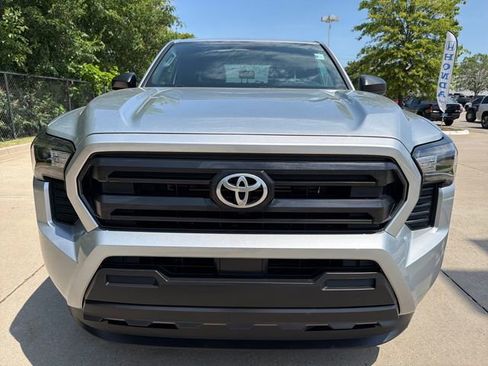 Used 2025 Toyota Tacoma SR AWD/4WD image 8