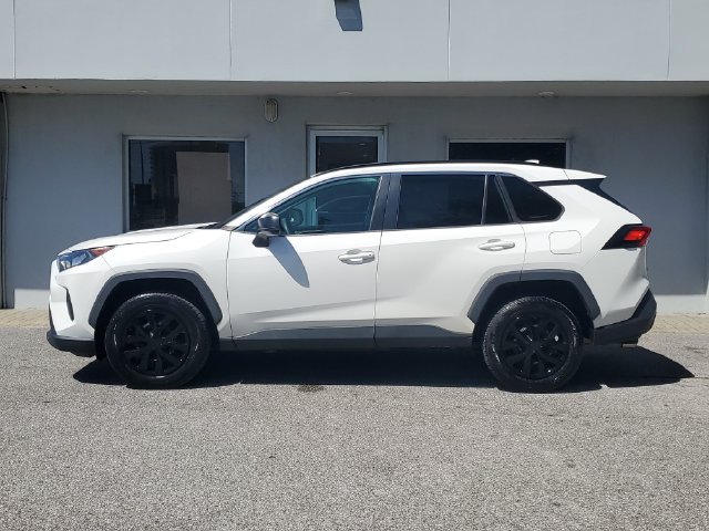 Used 2021 Toyota RAV4 LE FWD image 10