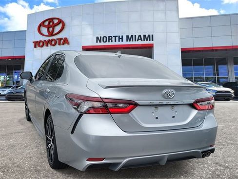 Used 2023 Toyota Camry SE image 3