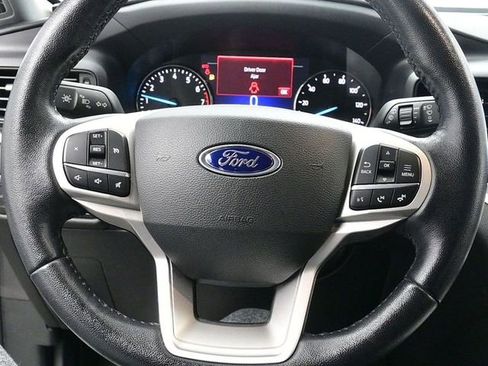 Used 2022 Ford Explorer XLT image 14