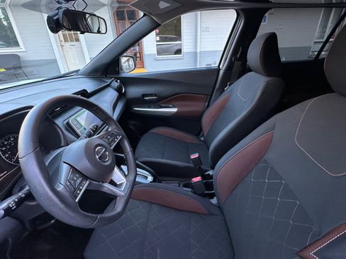 Used 2019 Nissan Kicks SR image 13