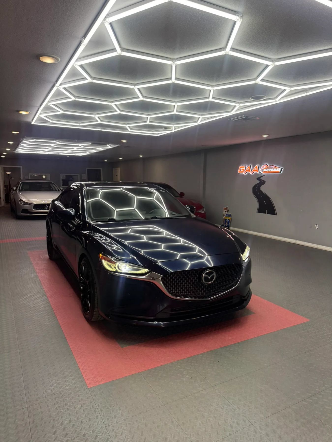 Used 2018 MAZDA MAZDA6 Signature FWD image 1