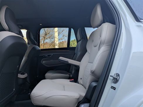 New 2026 Volvo XC90 B6 Plus w/ Protection Package Premier image 4