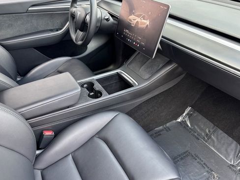 Used 2023 Tesla Model Y Performance AWD/4WD image 15