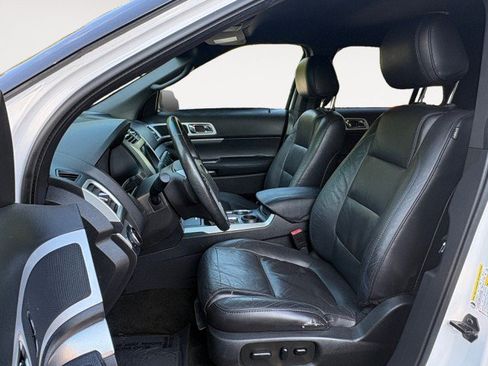 Used 2015 Ford Explorer XLT w/ Equipment Group 202A FWD image 10