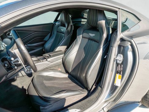 Used 2019 Aston Martin V8 Vantage Coupe image 11