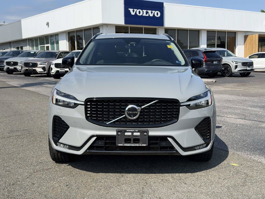 Used 2024 Volvo XC60 B5 Plus w/ Protection Package Premier AWD/4WD image 24