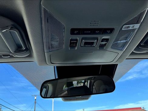 Used 2022 Toyota RAV4 XLE w/ Convenience Package AWD/4WD image 16
