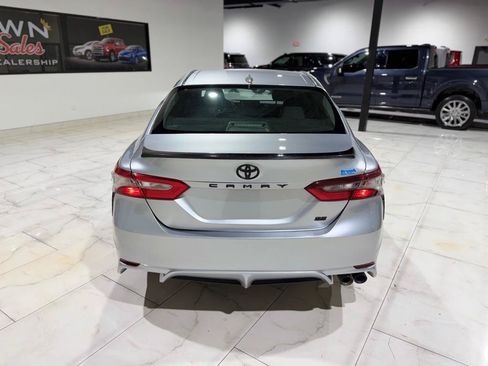 Used 2021 Toyota Camry SE FWD image 11
