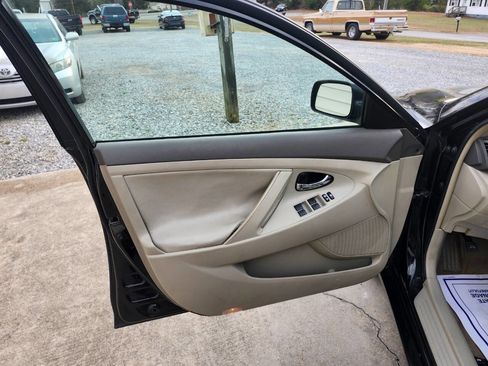 Used 2010 Toyota Camry Base 4dr Sedan 6A image 7