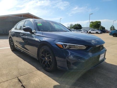 Used 2025 Honda Civic Sport image 3