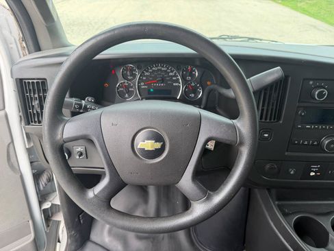 Used 2018 Chevrolet Express 2500 RWD image 13