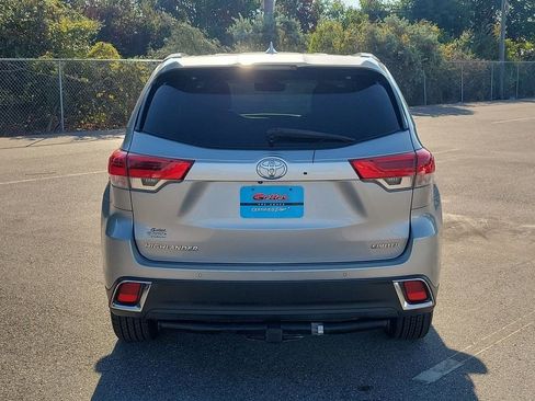 Used 2018 Toyota Highlander Limited image 12
