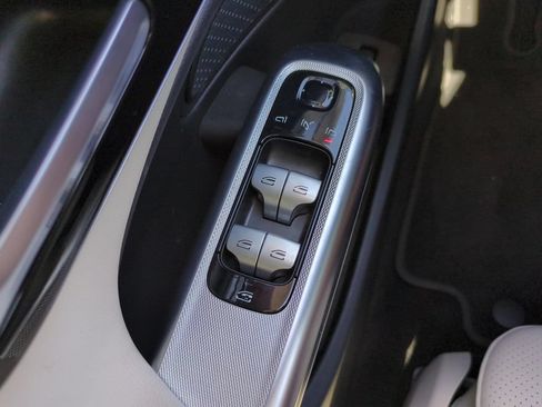 Used 2025 Mercedes-Benz E 350 Sedan image 19