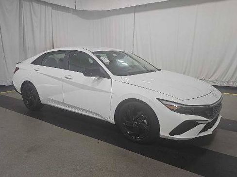 Used 2026 Hyundai Elantra Sport FWD image 4