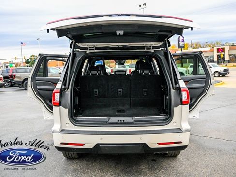 Used 2021 Lincoln Navigator Reserve image 17