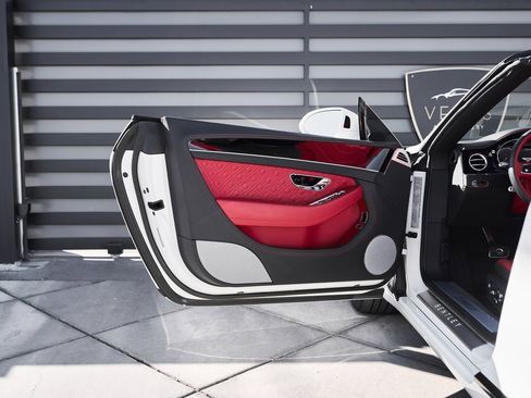 Used 2023 Bentley Continental GT Azure image 25