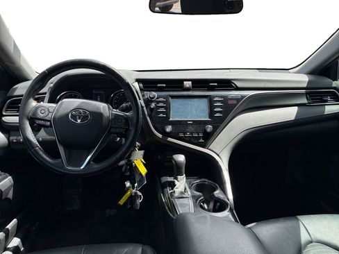 Used 2018 Toyota Camry SE w/ Moonroof Package FWD image 12