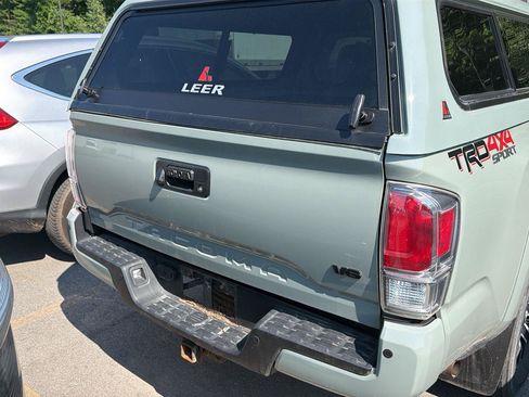 Used 2022 Toyota Tacoma TRD Sport w/ Technology Package AWD/4WD image 9