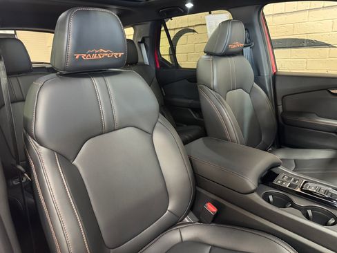 Used 2025 Honda Pilot TrailSport image 36