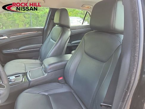 Used 2015 Chrysler 300 Limited RWD image 15