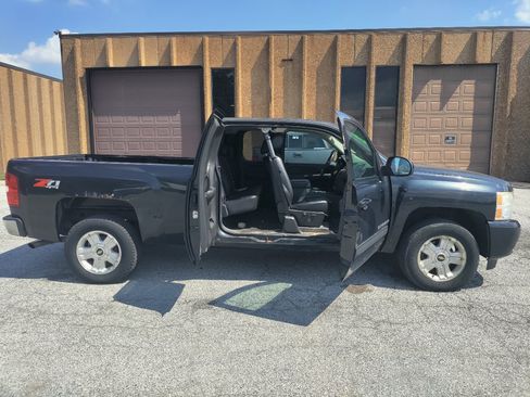 Used 2009 Chevrolet Silverado 1500 LTZ w/ Safety Package image 5