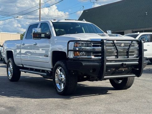Used 2019 Chevrolet Silverado 2500 High Country w/ Duramax Plus Package image 3