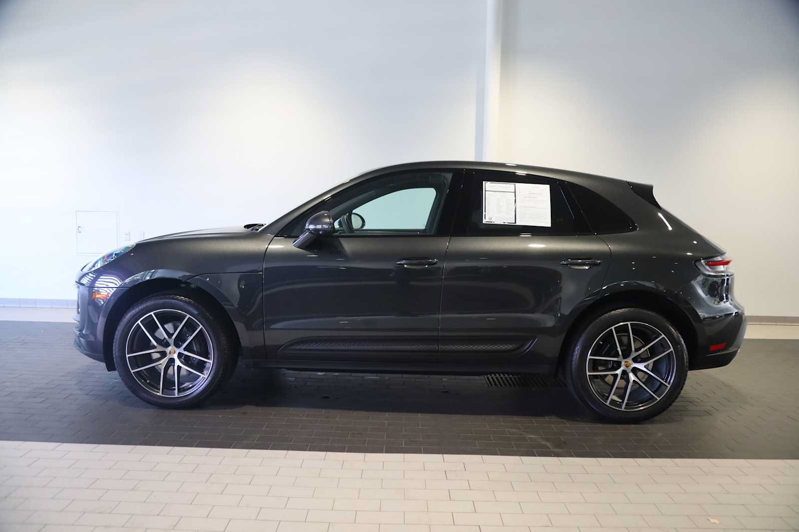 Used 2026 Porsche Macan AWD/4WD image 2
