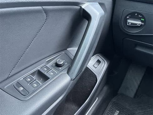 Used 2019 Volkswagen Tiguan SEL Premium image 41
