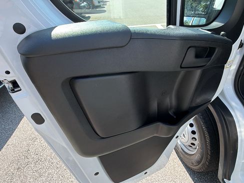 Used 2025 RAM ProMaster 2500 w/ Safety Group FWD image 15