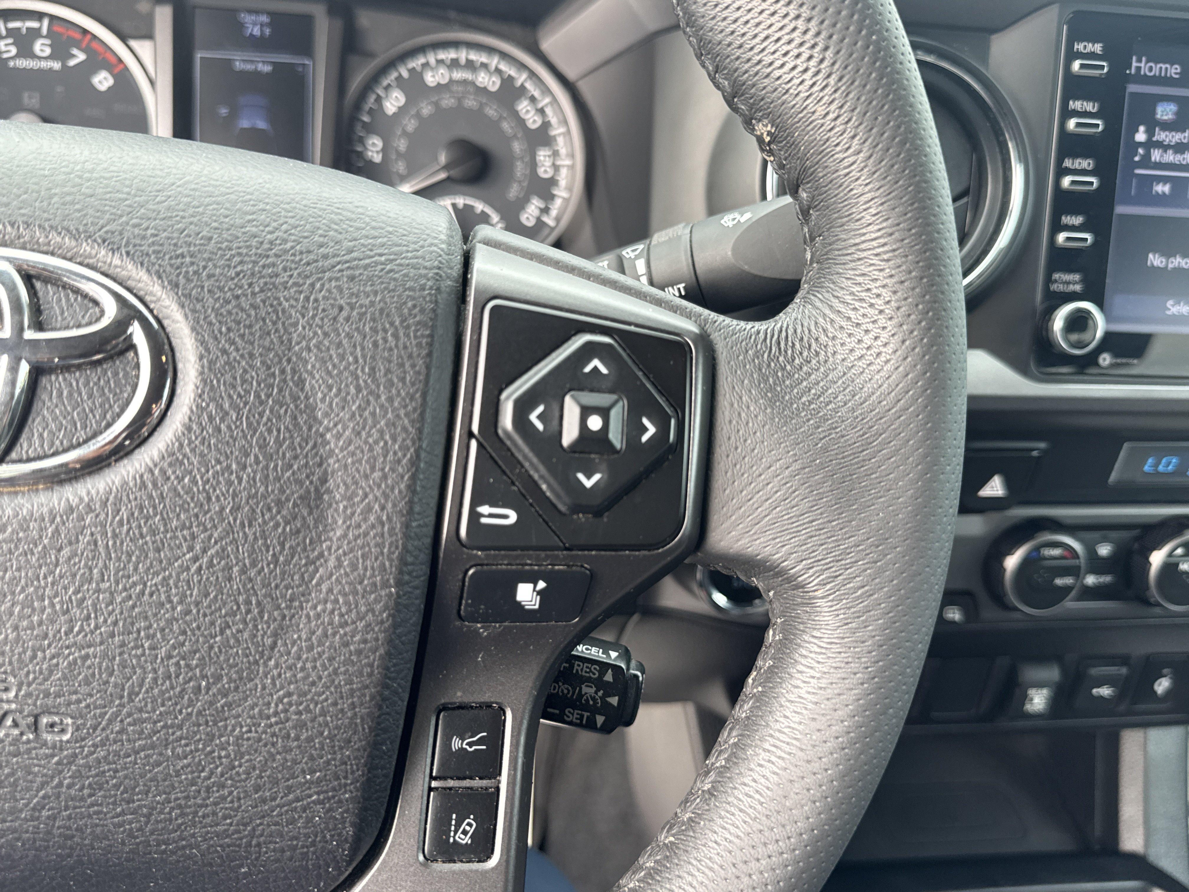 Used 2021 Toyota Tacoma TRD Sport AWD/4WD image 19