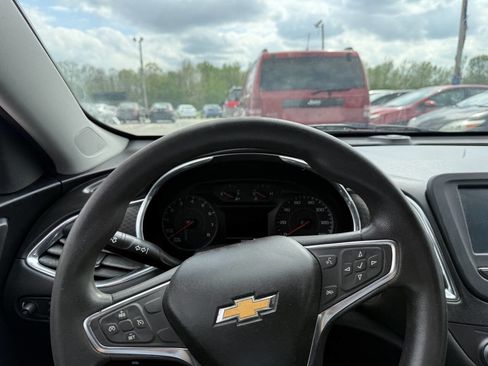 Used 2018 Chevrolet Malibu LT image 11