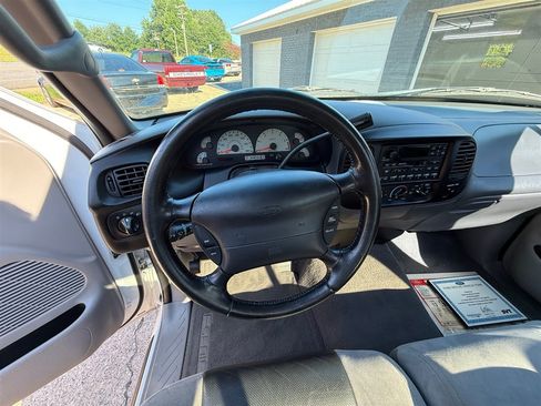 Used 2000 Ford F150 Lightning RWD image 11