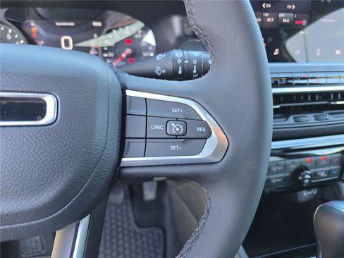 New 2026 Jeep Compass Latitude image 32