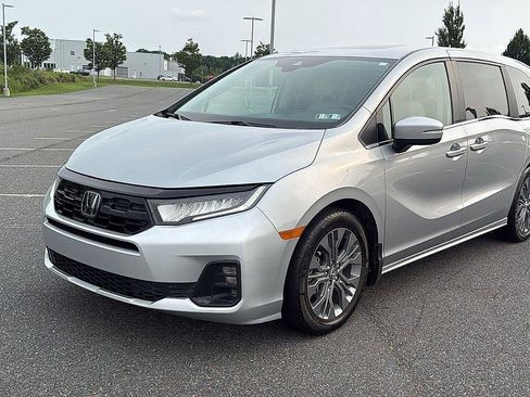 Used 2025 Honda Odyssey Touring image 13