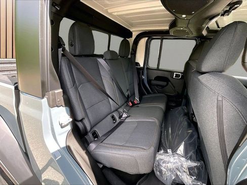 New 2026 Jeep Gladiator Sport AWD/4WD image 19